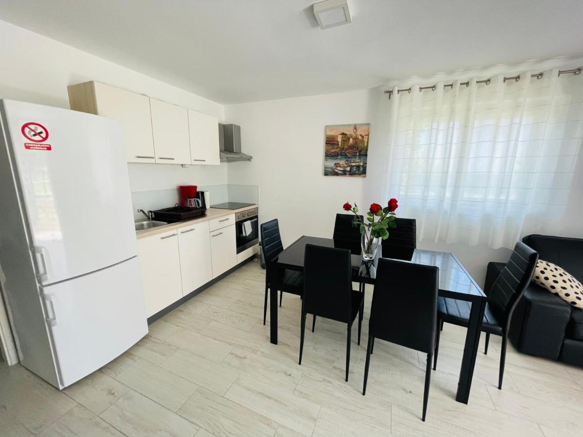 Apartment Paulina Trogir Exterior photo
